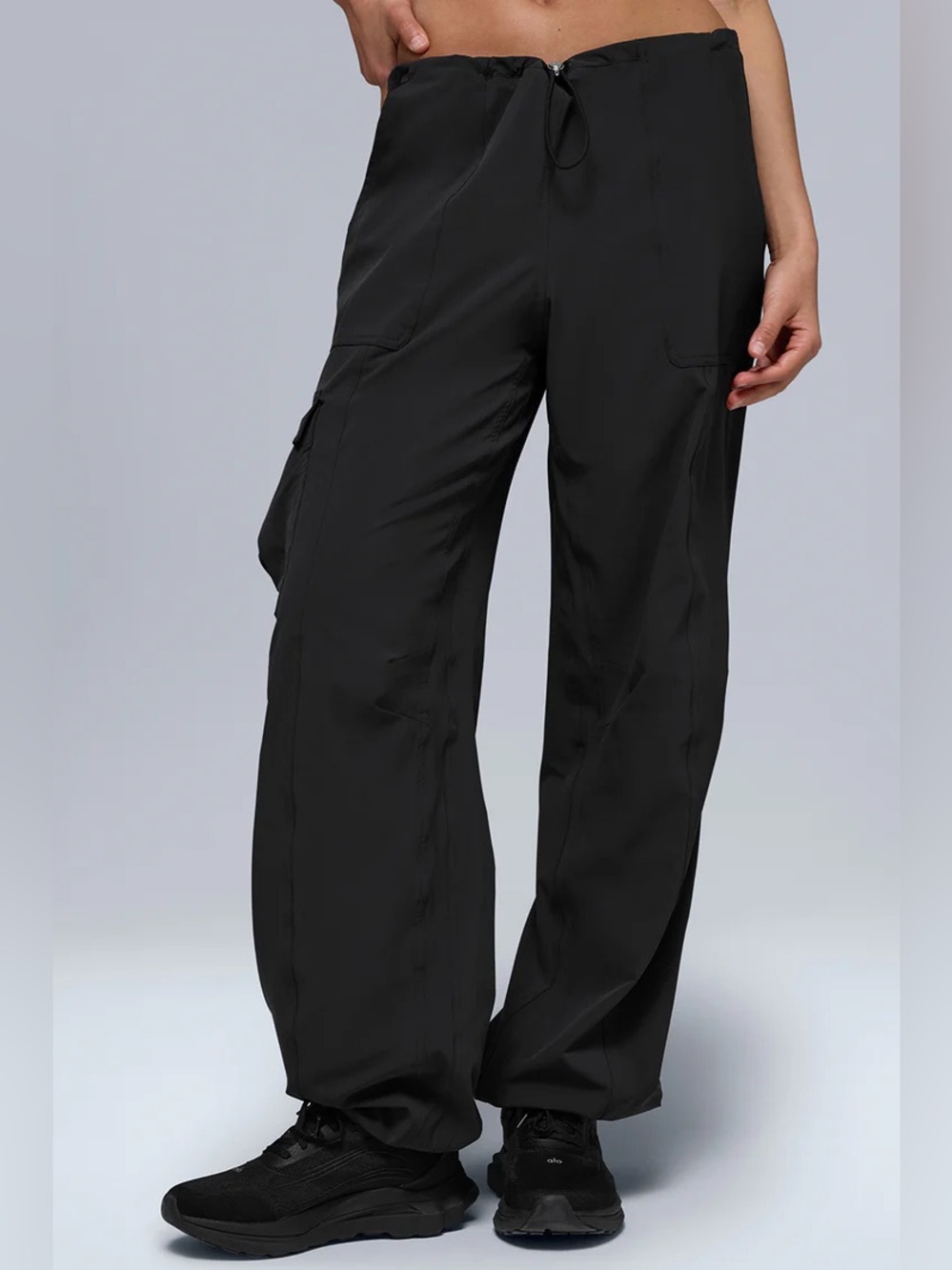 ALO Yoga Black low rise megastar cargo pants size M NWT